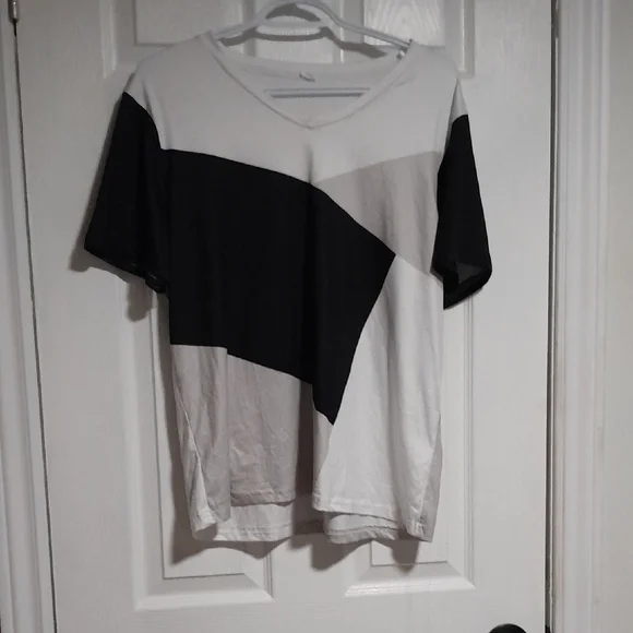 Color Block Short Sleeve Tee - Picture 5 of 7